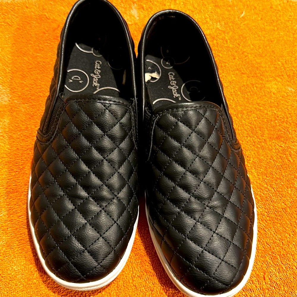 Casualwear kids size 4 cat and jack slip on sneakers